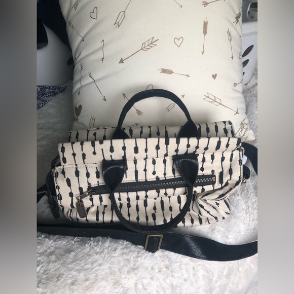 Gorgeous RSD Ivy in ink bleed, black leather, and plum plumes lining. - Picture 3 of 3